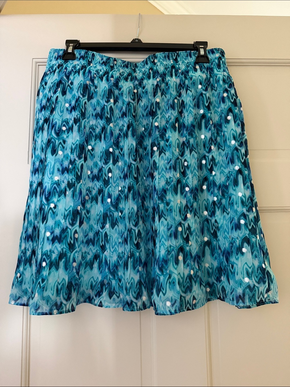 White House Black Market Blue Wave-Print Skater Skirt